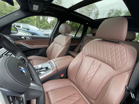 Used 2022 BMW X5 xDrive40i w/ M Sport Package AWD/4WD image 8