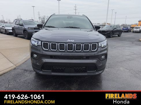 Used 2024 Jeep Compass Latitude image 8