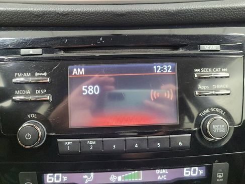 Used 2016 Nissan Rogue SV AWD/4WD image 25