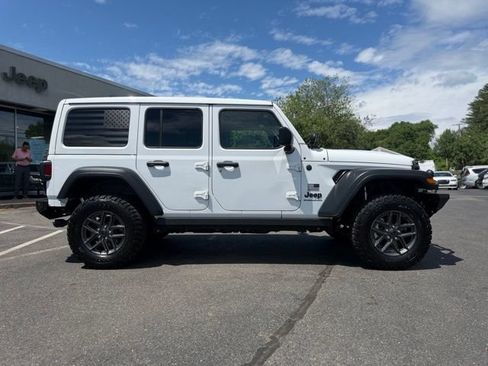Used 2025 Jeep Wrangler Unlimited Sport AWD/4WD image 8