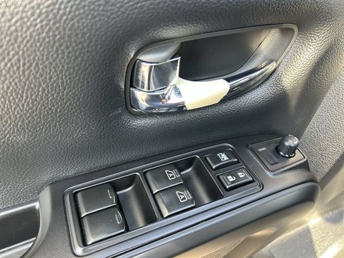 Used 2019 Nissan Titan SL w/ Midnight Edition AWD/4WD image 18