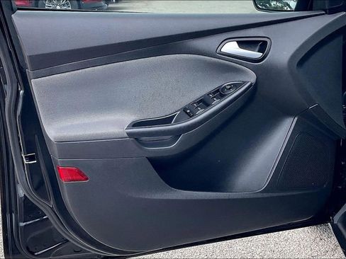 Used 2014 Ford Focus SE FWD image 16