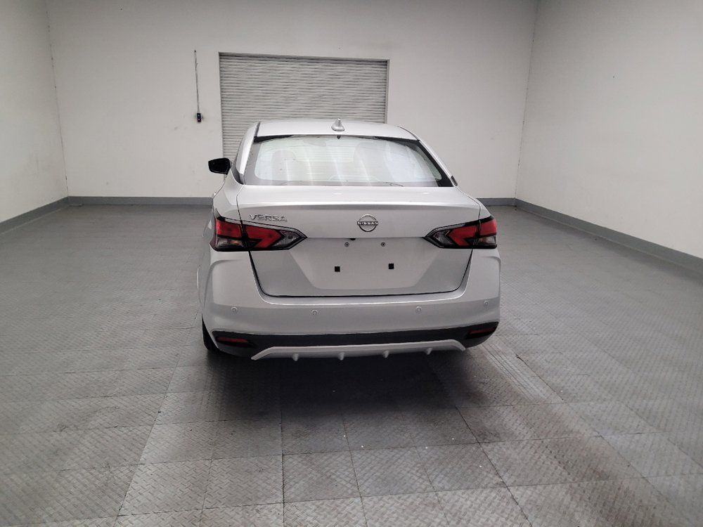 Used 2025 Nissan Versa SV FWD image 6
