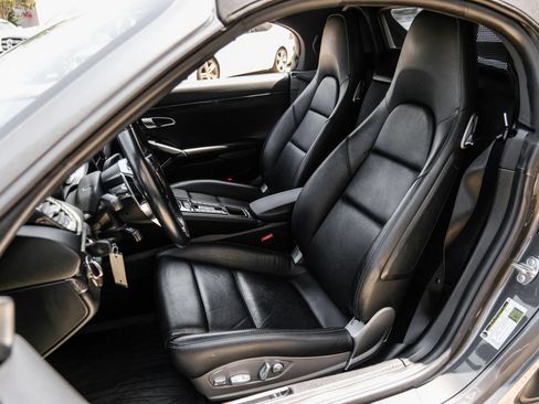 Used 2019 Porsche 718 Boxster RWD image 38
