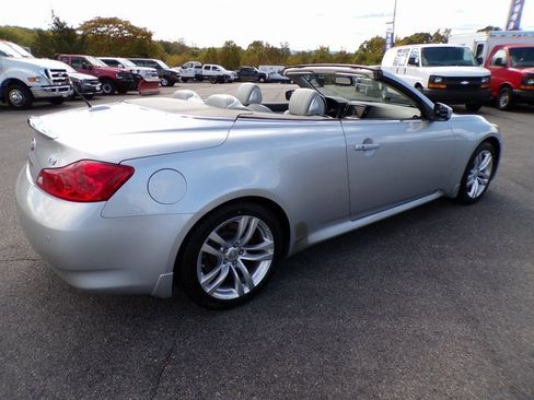 Used 2010 INFINITI G37 Convertible image 9