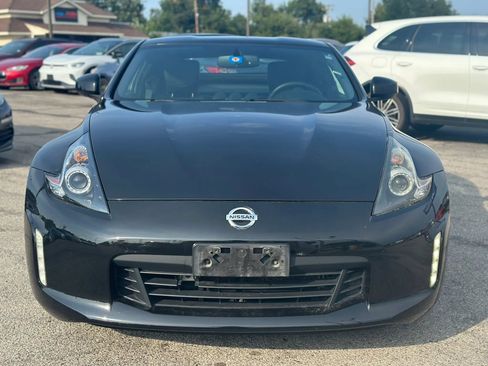 Used 2018 Nissan 370Z Touring RWD image 2