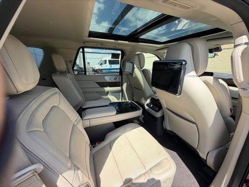 Used 2019 Lincoln Navigator Reserve AWD/4WD image 14
