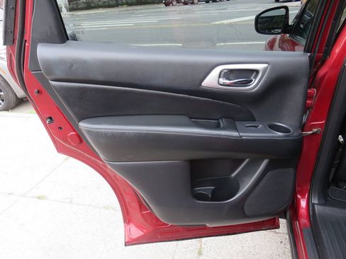 Used 2015 Nissan Pathfinder SL w/ SL Premium Package AWD/4WD image 30