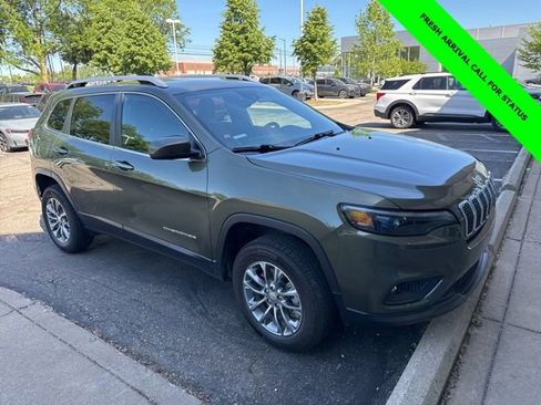 Used 2021 Jeep Cherokee Latitude Lux w/ Comfort/Convenience Group AWD/4WD image 3