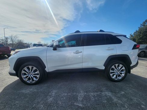 Used 2023 Toyota RAV4 XLE Premium FWD image 4