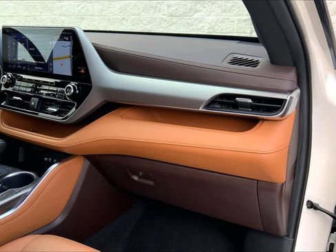 Used 2020 Toyota Highlander Platinum image 16