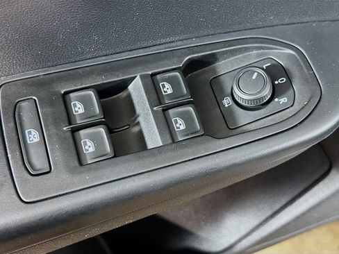 Used 2022 Volkswagen Taos SE image 15