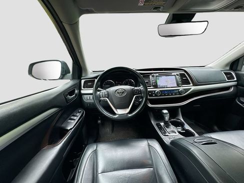 Used 2017 Toyota Highlander XLE AWD/4WD image 29