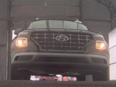 Used 2023 Hyundai Venue SEL FWD image 3