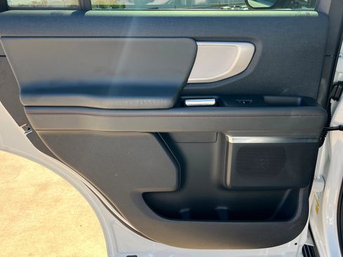 Used 2025 Ford Expedition Active AWD/4WD image 19