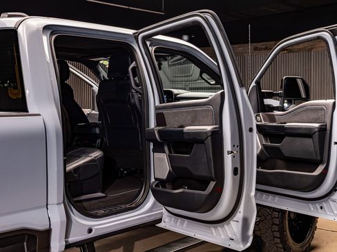 Used 2026 Ford F250 Platinum image 32