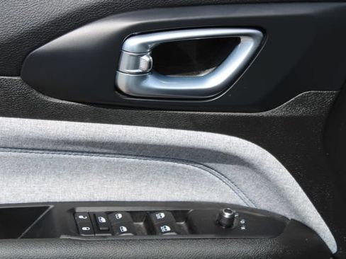 Used 2022 Jeep Compass Latitude FWD image 14