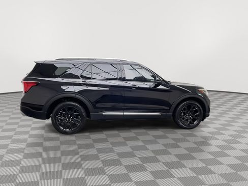 Certified 2025 Ford Explorer Platinum w/ Ultimate Package AWD/4WD image 46
