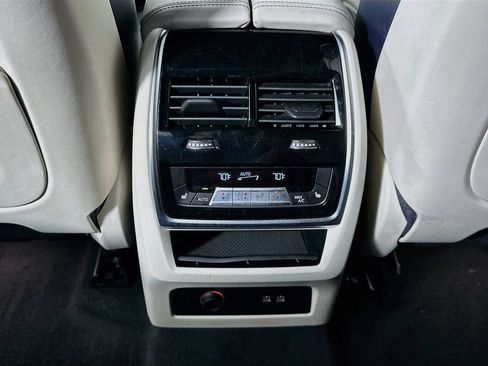 Used 2020 BMW X7 M50i w/ Dynamic Handling Package AWD/4WD image 26