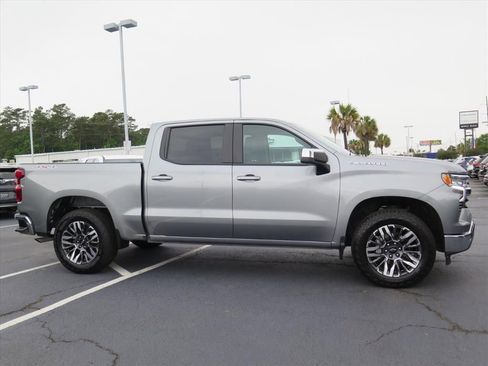 Used 2025 Chevrolet Silverado 1500 LT AWD/4WD image 2