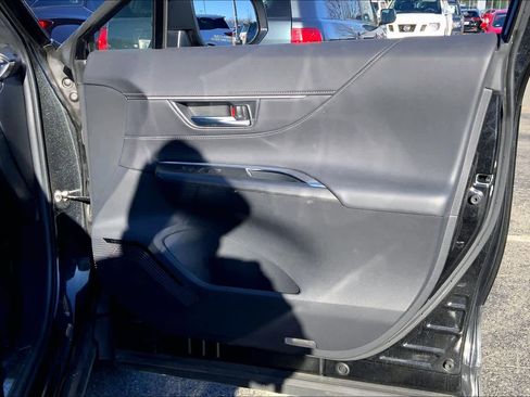 Used 2022 Toyota Venza Limited image 22