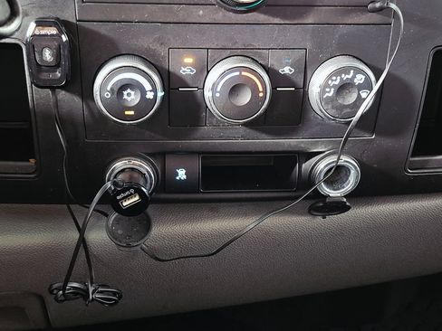 Used 2011 Chevrolet Silverado 1500 W/T w/ LS Package AWD/4WD image 16