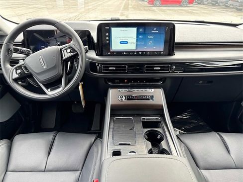 New 2025 Lincoln Aviator Reserve w/ Equipment Group 201A image 17