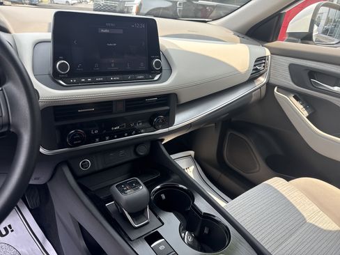 Used 2023 Nissan Rogue SV image 7