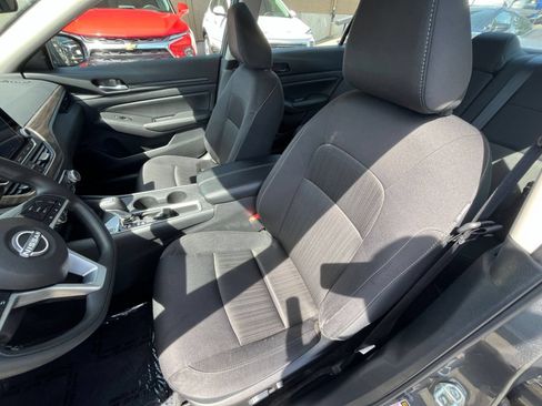 Used 2025 Nissan Altima 2.5 SV FWD image 37