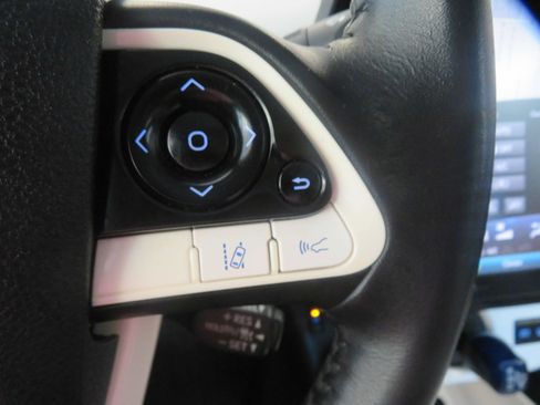 Used 2018 Toyota Prius Prime Premium FWD image 30