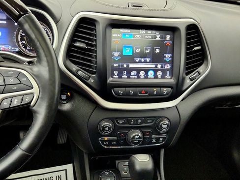 Used 2018 Jeep Cherokee Overland w/ Technology Group AWD/4WD image 17