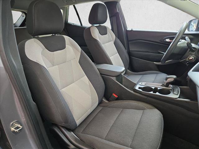 Used 2024 Chevrolet Trax LS w/ LS Convenience Package FWD image 18