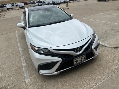 Used 2021 Toyota Camry XSE FWD image 3