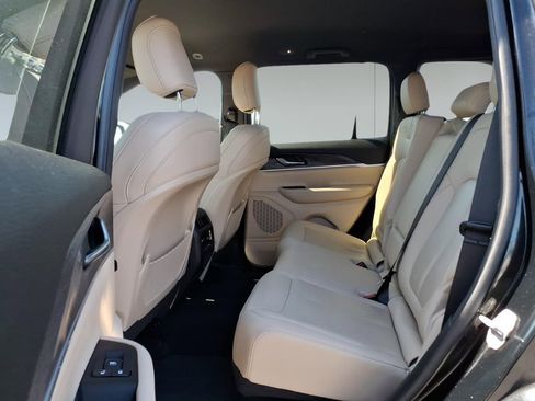 Used 2023 Jeep Grand Cherokee Limited image 10