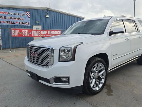 Used 2015 GMC Yukon XL Denali w/ Premium Package image 3