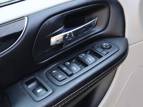 Used 2018 Dodge Grand Caravan SXT FWD image 20