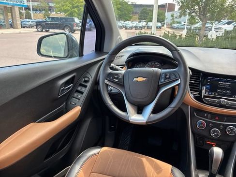 Used 2018 Chevrolet Trax LT w/ LT Convenience Package AWD/4WD image 17