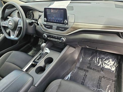 Used 2025 Nissan Altima 2.5 SV FWD image 8