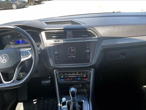 Used 2024 Volkswagen Tiguan SE AWD/4WD image 18