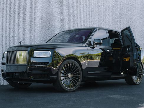 Used 2020 Rolls-Royce Cullinan Black Badge AWD/4WD image 25