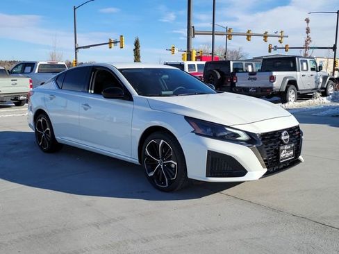 Used 2025 Nissan Altima 2.5 SR image 4