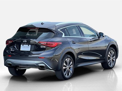 Used 2019 INFINITI QX30 Premium w/ Navigation Package image 3