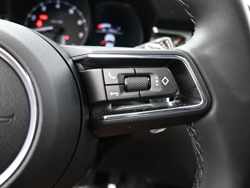 Certified 2023 Porsche Macan image 12