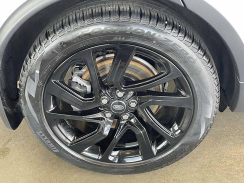 Used 2025 Land Rover Discovery S AWD/4WD image 10