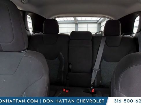 Used 2019 Jeep Cherokee Latitude w/ Popular Appearance Group FWD image 14