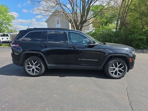 Used 2025 Jeep Grand Cherokee Limited AWD/4WD image 2