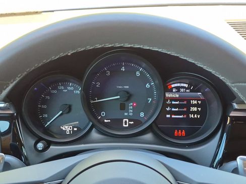 Certified 2026 Porsche Macan AWD/4WD image 10
