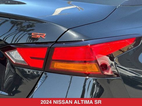 Used 2024 Nissan Altima 2.5 SR FWD image 28