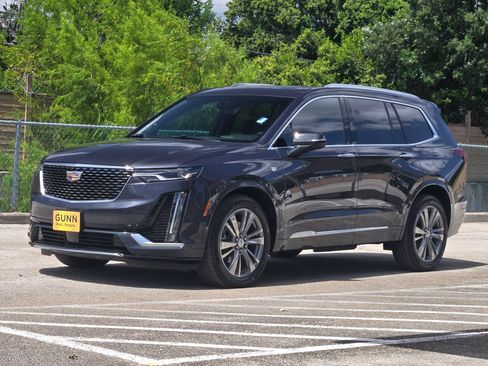 Used 2022 Cadillac XT6 Premium Luxury w/ Technology Package FWD image 7