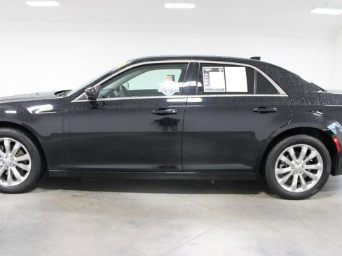 Used 2023 Chrysler 300 Touring AWD/4WD image 6